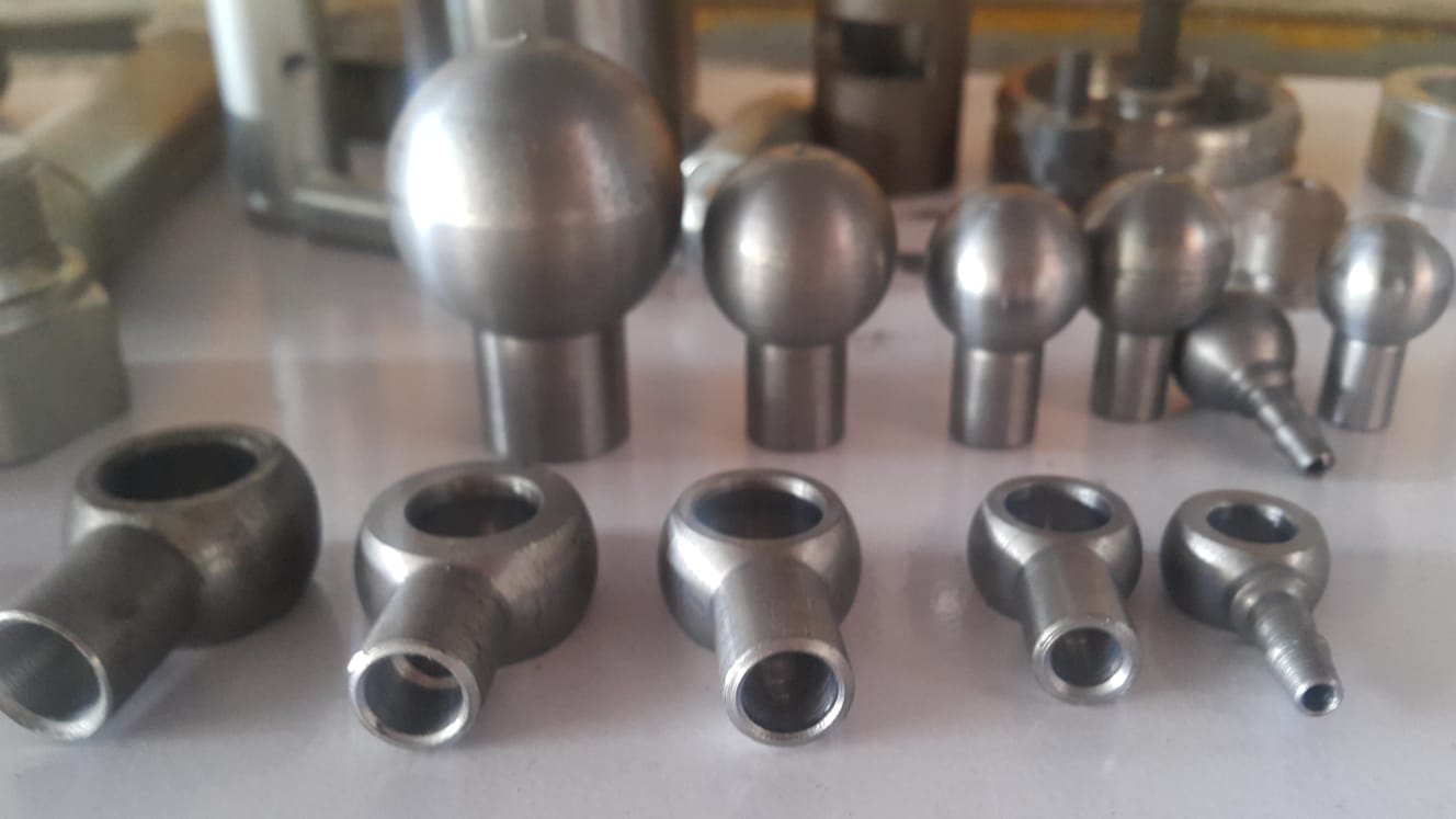 Savunma ve otomotiv sanayisi için Berceste Maden tarafından özel üretilmiş, hassas toleranslı alüminyum CNC yedek parça