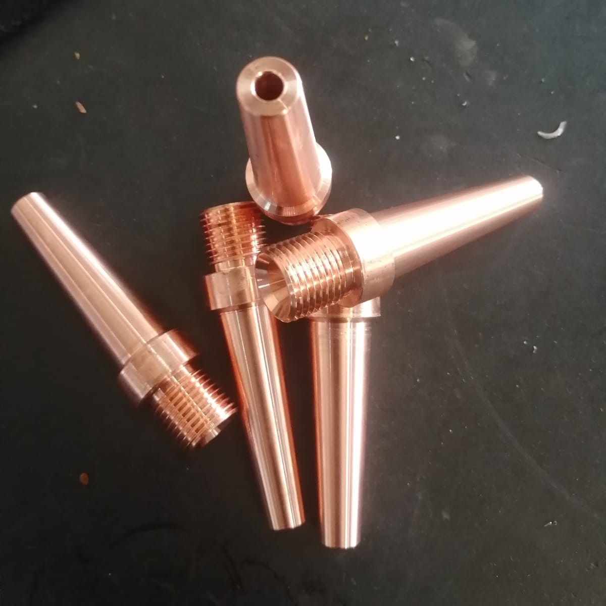 Savunma ve otomotiv sanayisi için Berceste Maden tarafından özel üretilmiş, hassas toleranslı alüminyum CNC yedek parça